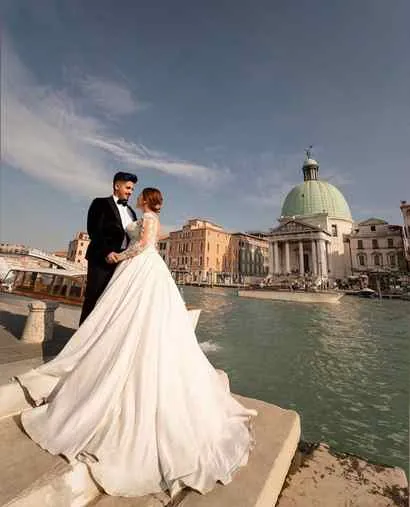 Bridal gown on the Grand Canal