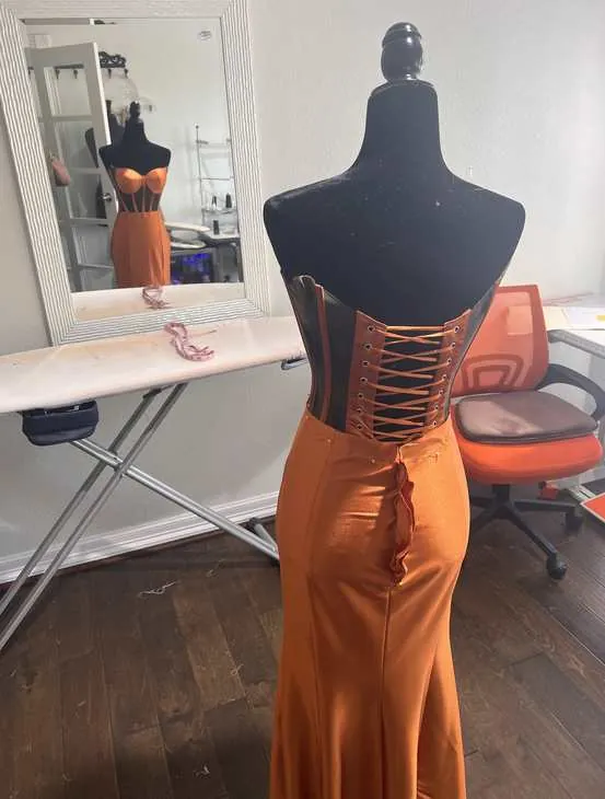 Laced corset back