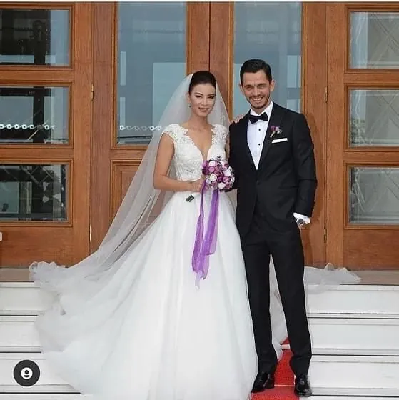 Ballgown & Purple Bouquet by Karmen Aksu