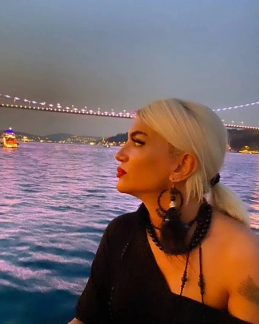 Karmen Aksu on the Bosphorus, Istanbul